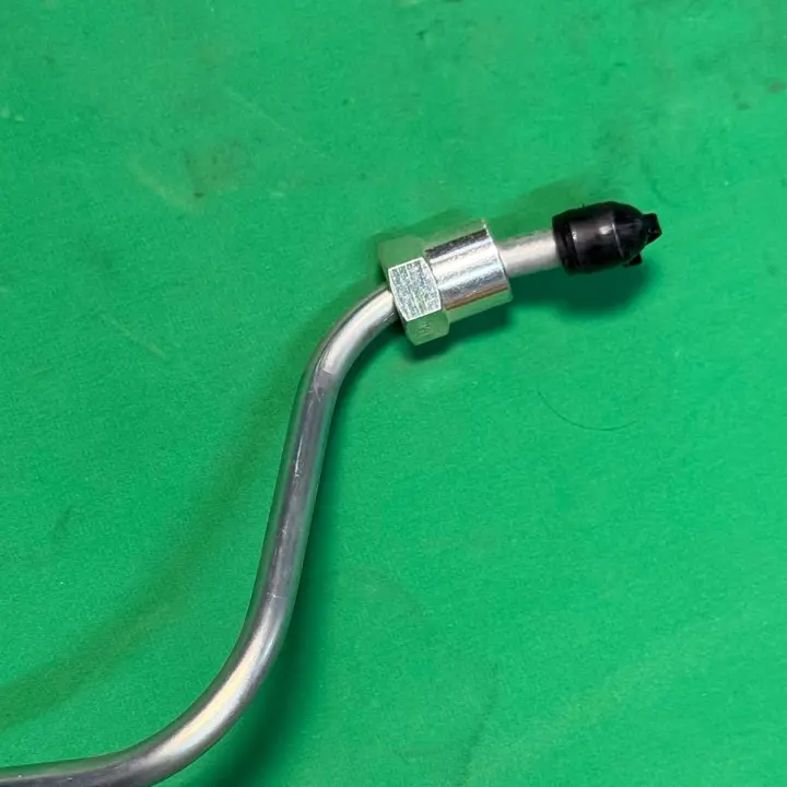 لوله انژکتور شماره 4 سمت راست موتور