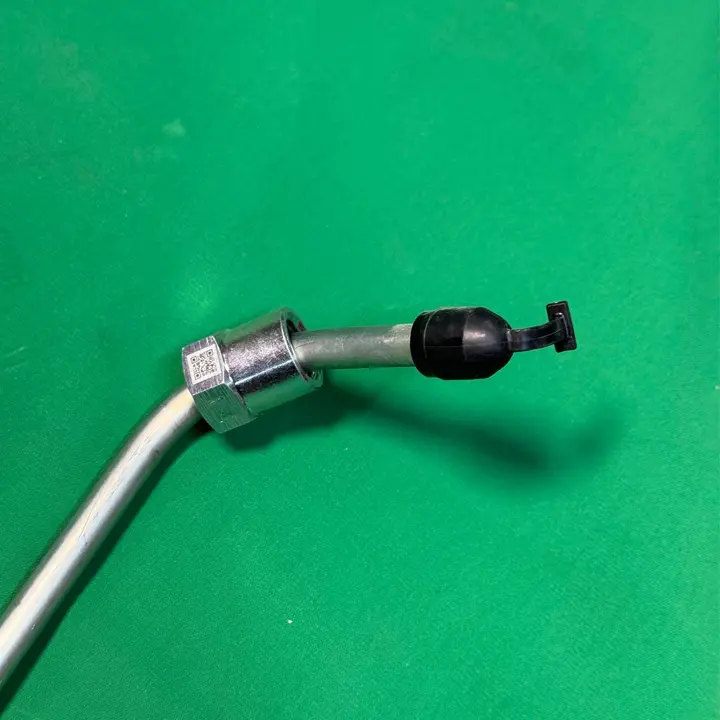 لوله انژکتور شماره 6 سمت راست موتور