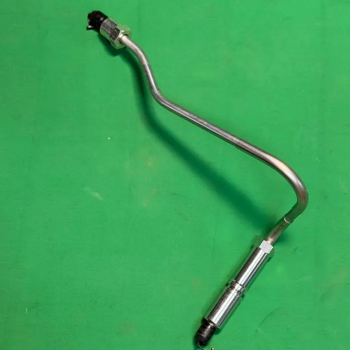 لوله انژکتور شماره 4 سمت چپ موتور