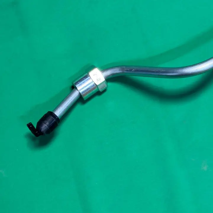 لوله انژکتور شماره 5 سمت راست موتور