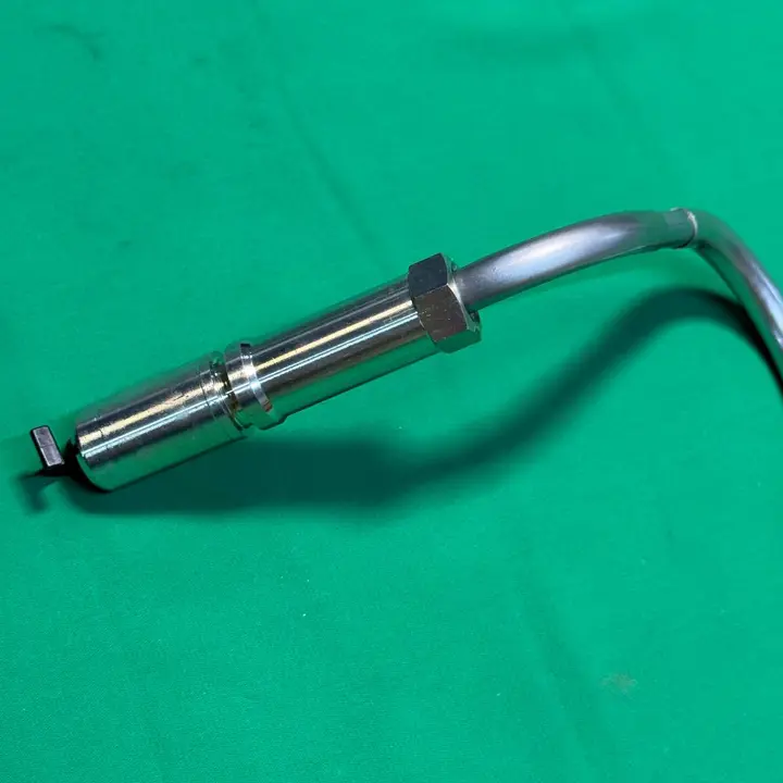 لوله انژکتور شماره 3 سمت راست موتور