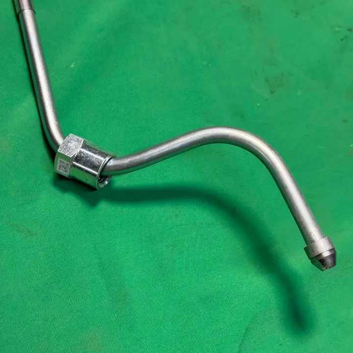 لوله انژکتور شماره 3 سمت راست موتور